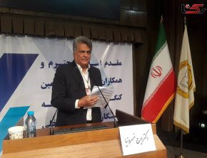 خسرونیا :چرا پزشکان را سمت مهاجرت و تغییر حرفه سوق می دهیم