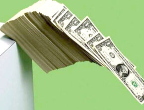 سقوط بی‌سابقه دلار آمریکا به پایین‌ترین سطح سه سال اخیر