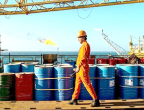 اذعان صندوق بین‌المللی پول به ناکامی آمریکا در توقف صادرات نفت ایران