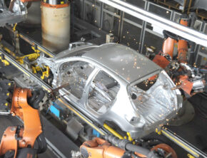 جدال خودروسازان با وزارت صمت بر سر قیمت خودرو