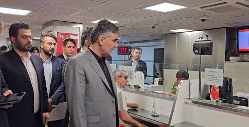 بازدید سرزده رئیس‌کل بانک مرکزی از برخی شعبات بانکی