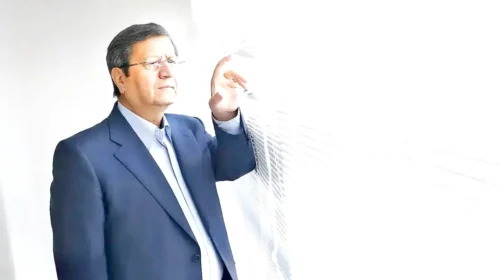 همتی؛ معمار واگذاری جنجالی ایران‌خودرو و گرانی‌های افسارگسیخته