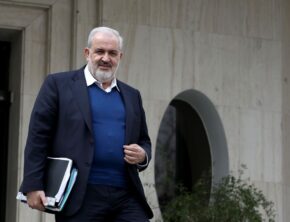 ایران تعطیل می‌شود تا علی‌آبادی وزیر بماند