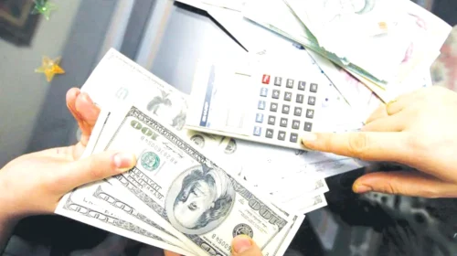 اتاق فرمان دلار در دست دلالان مجازی