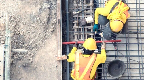 کارگر باید وام بگیرد تا معیشت خود را تأمین کند