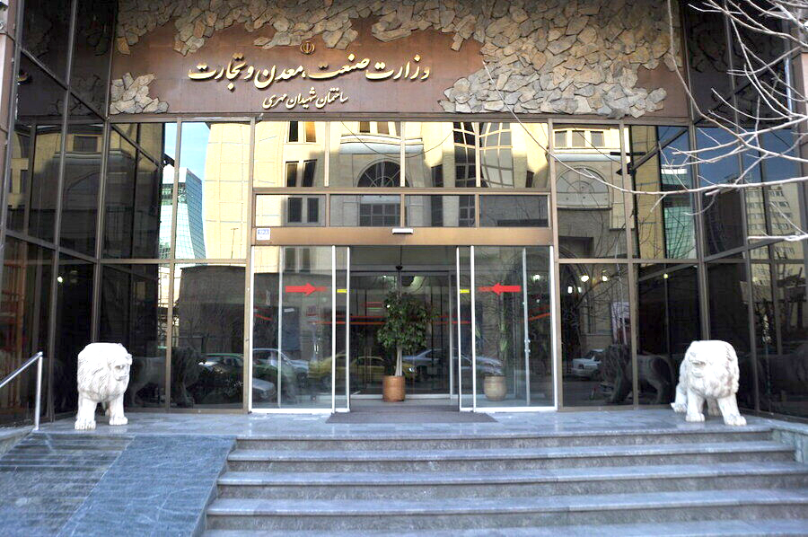 وزارت صمت فروشنده خودرو شد؟