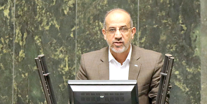 واگذاری اشتباه ایران‌خودرو سودجویان را بر بازار مسلط کرد