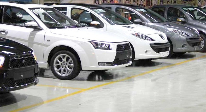 تخت گاز قیمت خودرو؛ کسی نمی‌خواهد ترمز بازار را بکشد؟