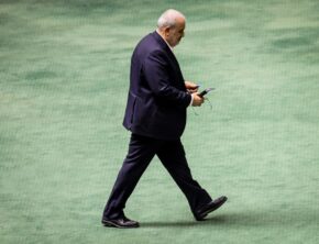 وزارت نیرو ۵۷۰۰ میلیارد تومان عوارض برق اضافه از مردم گرفته است