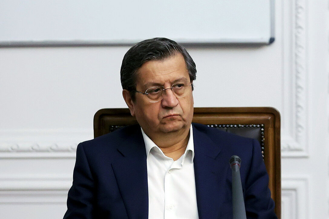 بازخوانی حملات همتی به شهید رئیسی