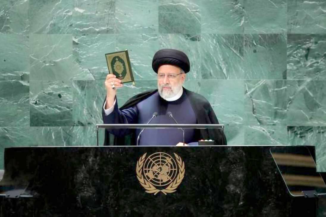 روزی که شهید رئیسی قرآن را در بلندترین تریبون جهان بالا برد