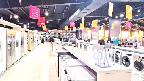 مشتریان بیشتر تماشاچی‌اند تا خریدار