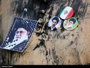 جهان به احترام رهبر شهید ایران ایستاد