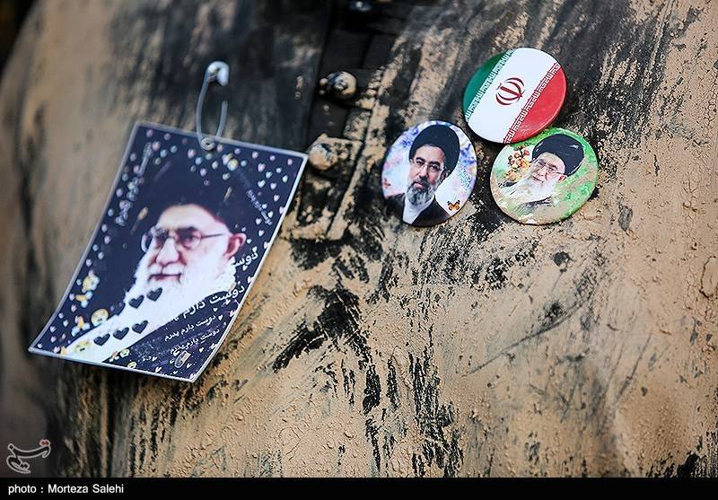 جهان به احترام رهبر شهید ایران ایستاد