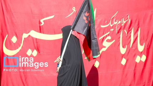 فریاد خونخواهی رهبر شهید در راهپیمایی جاماندگان اربعین