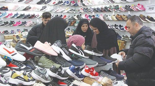 کفش مدرسه زیر پای گرانی