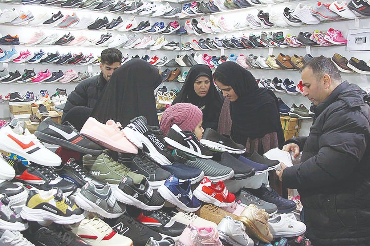 کفش مدرسه زیر پای گرانی