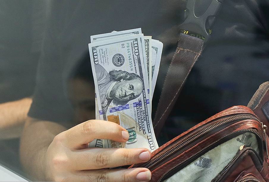 سفره پهن بانک مرکزی برای دلالان