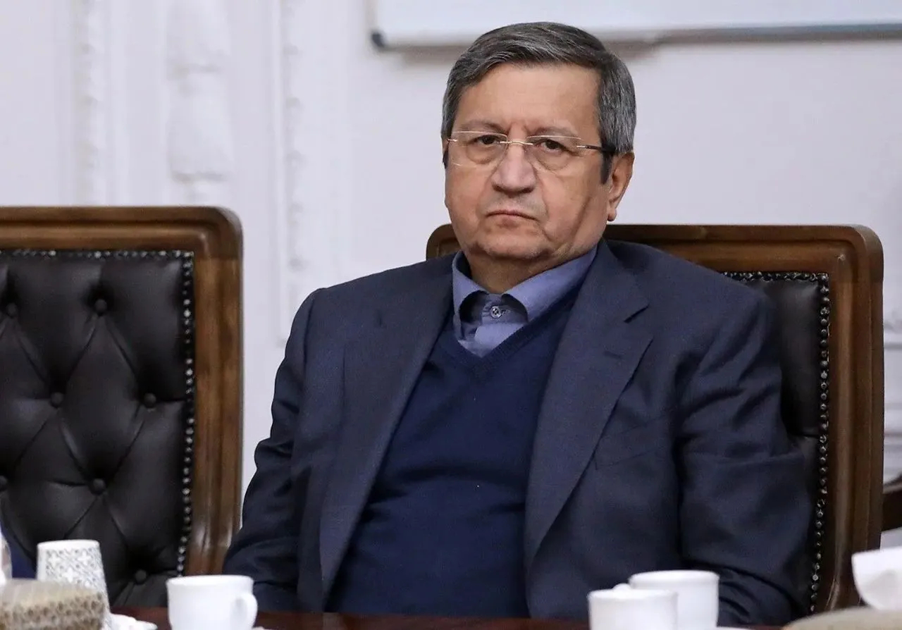 آقای همتی، اگر نمی‌توانید دلار را کنترل کنید، استعفا دهید
